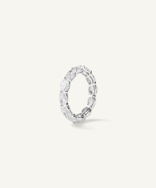화이트 골드 | Oval Cut Lab Grown Diamond Eternity Band, angled
