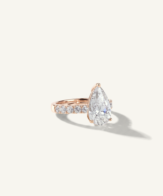 로즈 골드 | Pear Cut Lab Grown Diamond Pavé Engagement Ring, side view