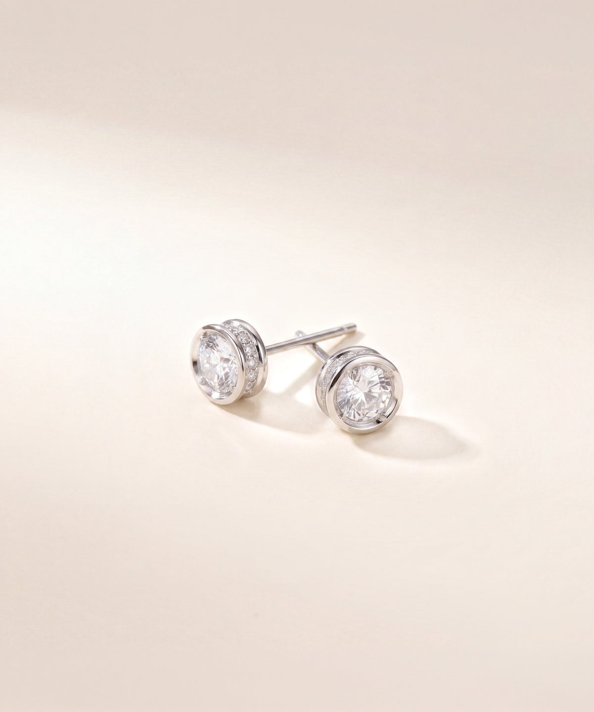 0.3ct 랩그로운 다이아몬드 베젤 파베 스터드 귀걸이