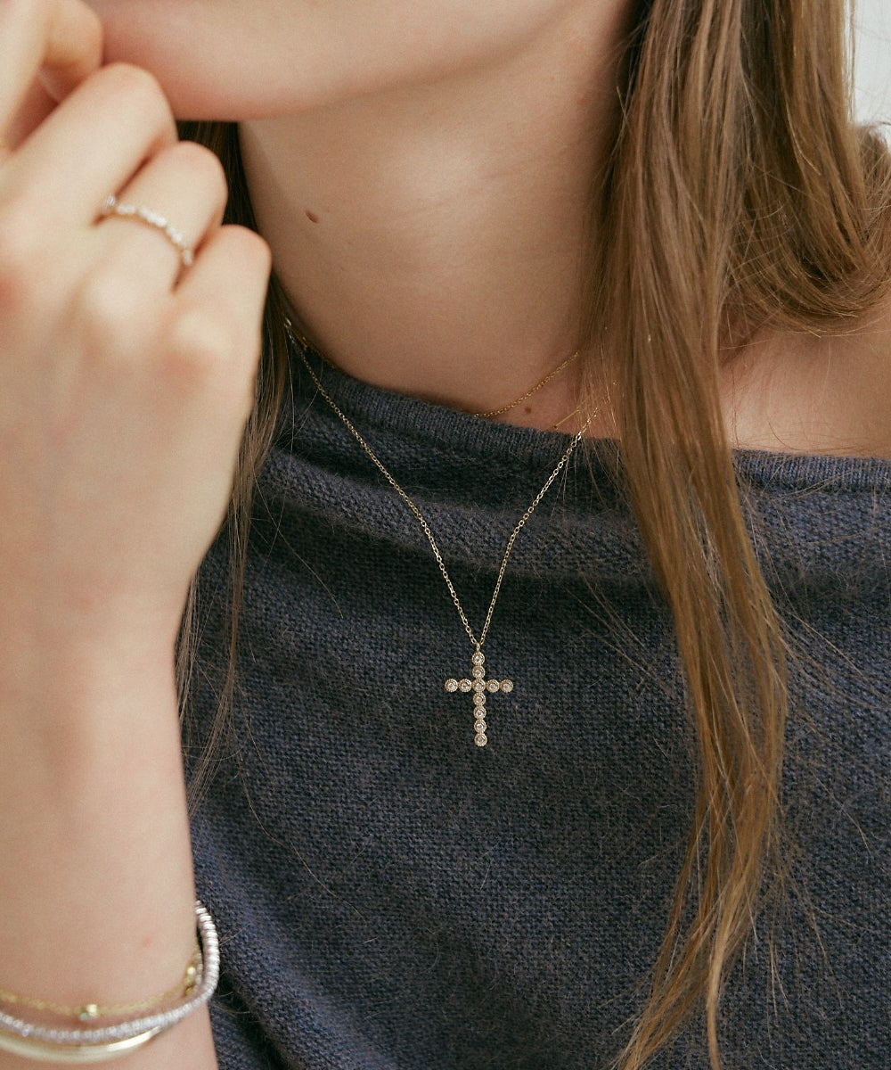 옐로우 골드 | Bezel Cross Necklace, worn
