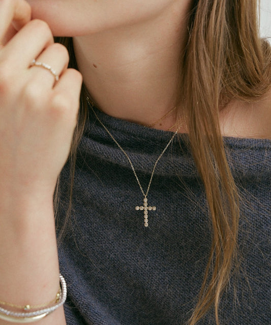 옐로우 골드 | Bezel Cross Necklace, worn