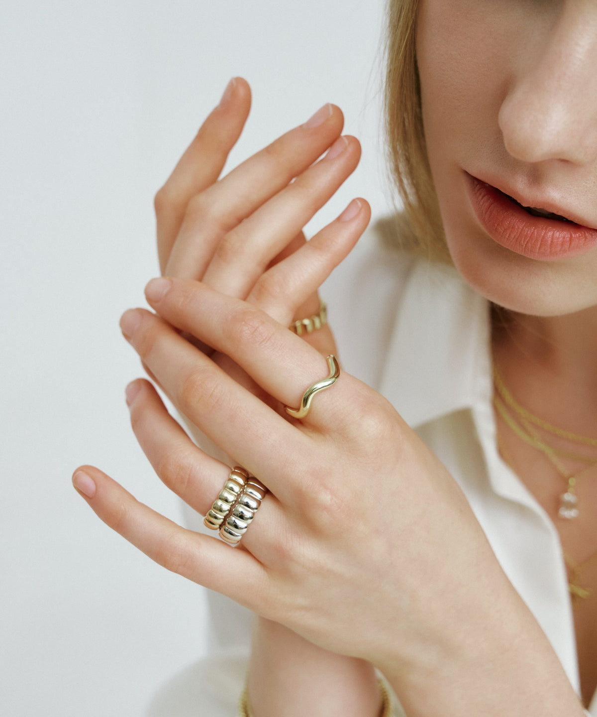 샴페인 골드 | Bold Pillow Ring, worn 3