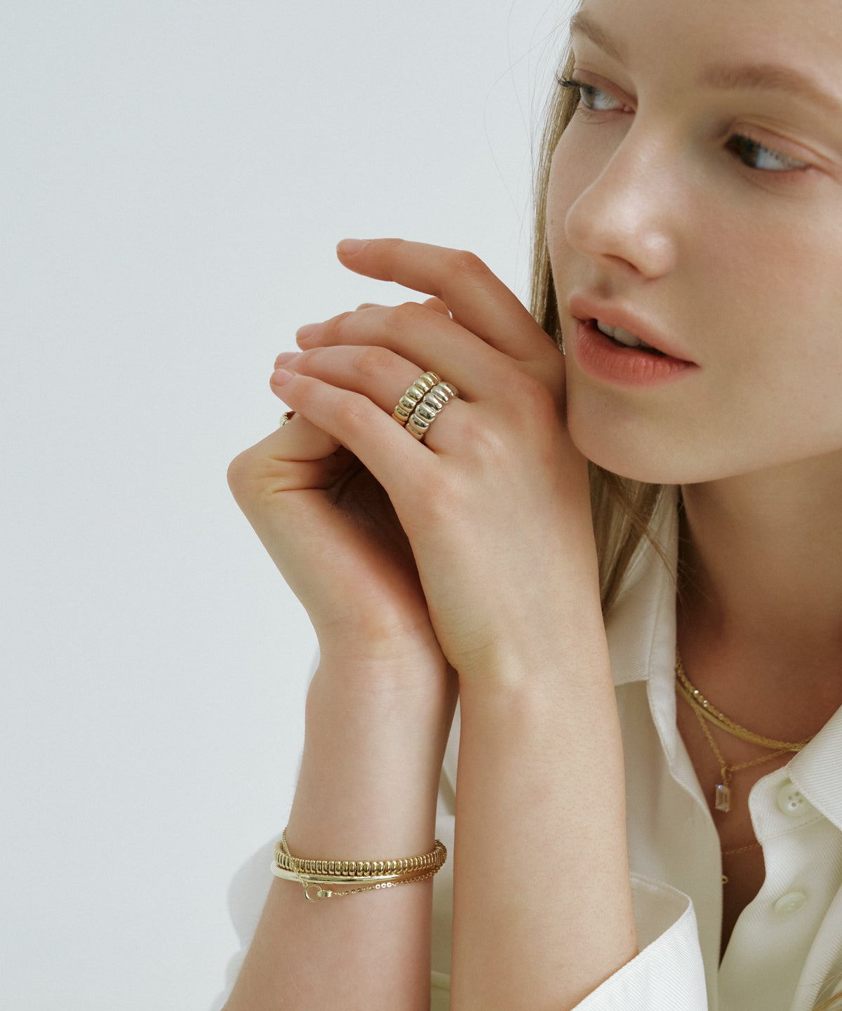 샴페인 골드 | Bold Pillow Ring, worn 4