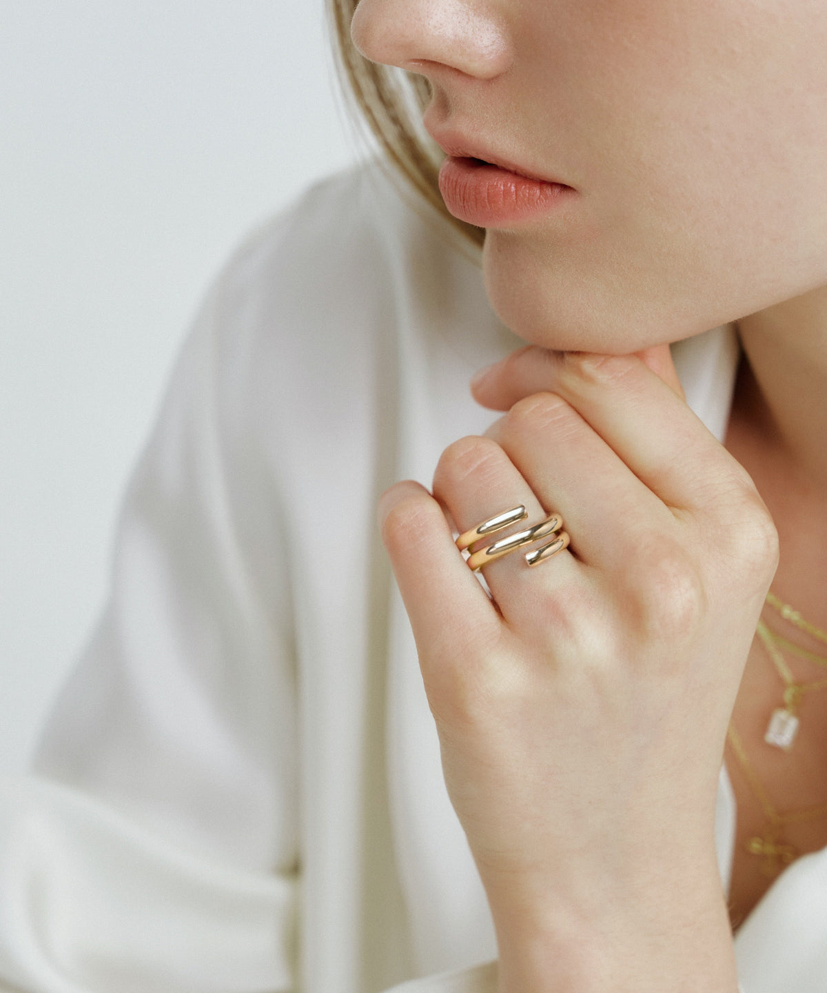 옐로우 골드 | Coil Ring, worn