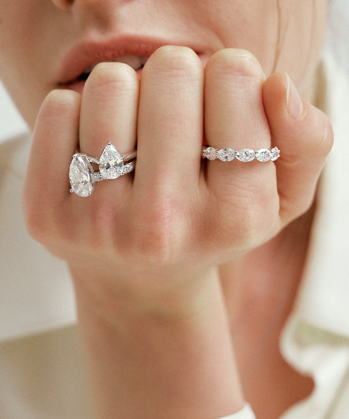 화이트 골드 | Pear Cut Lab Grown Diamond Pavé Engagement Ring, worn