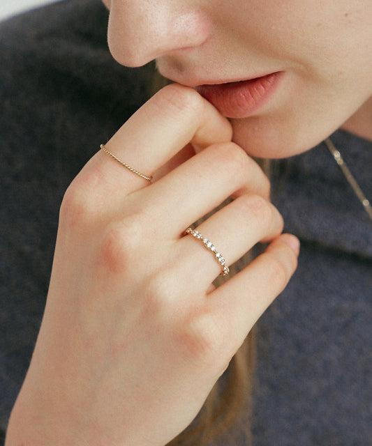 옐로우 골드 | Lab Grown Diamond Marquise Half Eternity Band, worn