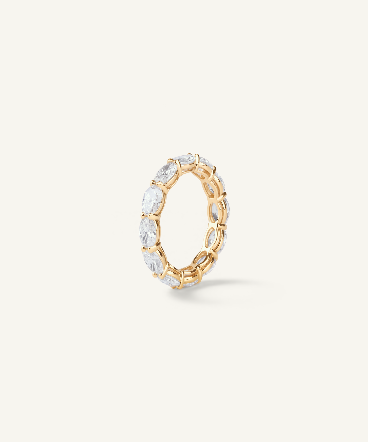옐로우 골드 | Oval Cut Lab Grown Diamond Eternity Band, angled