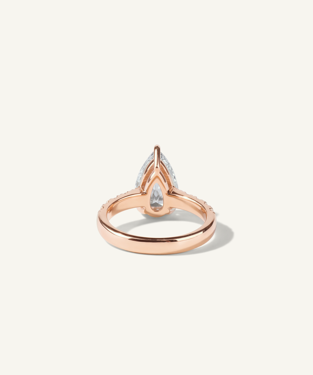 로즈 골드 | Pear Cut Lab Grown Diamond Pavé Engagement Ring, back view