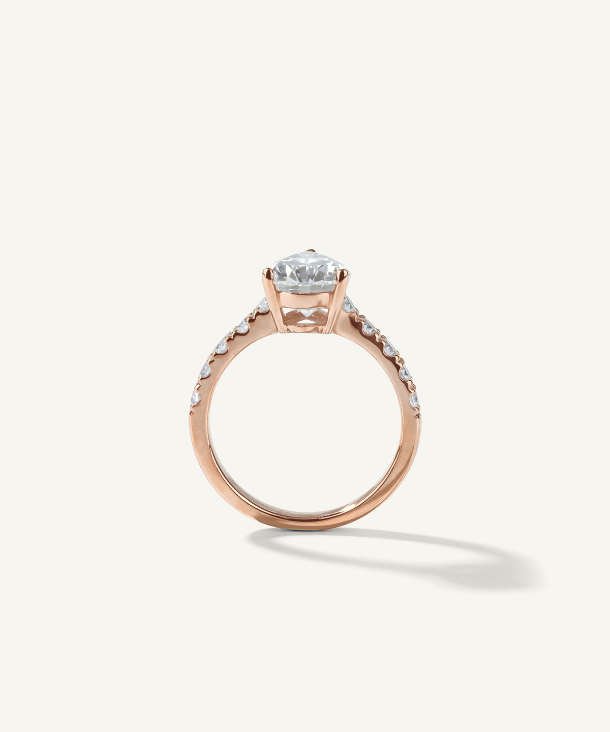 로즈 골드 | Pear Cut Lab Grown Diamond Pavé Engagement Ring, end view
