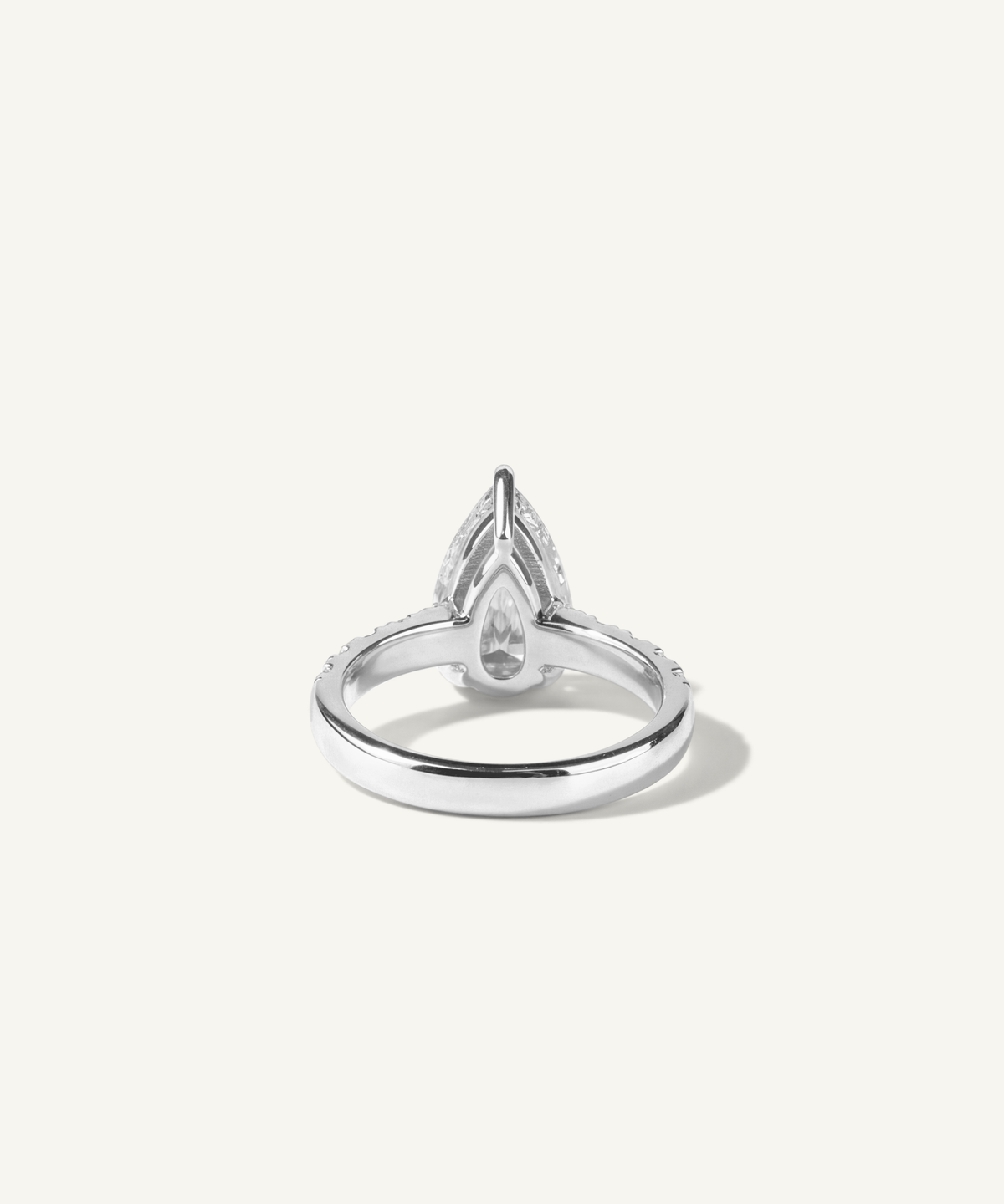 화이트 골드 | Pear Cut Lab Grown Diamond Pavé Engagement Ring, back view, 3ct