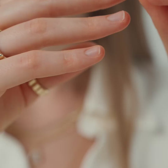 Petite Pillow Ring, 영상