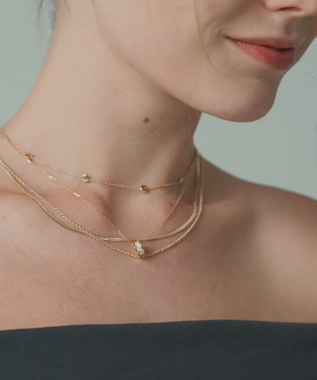 옐로우 골드 | Lab Grown Diamond Bezel Station Necklace, 8 Stones, 영상