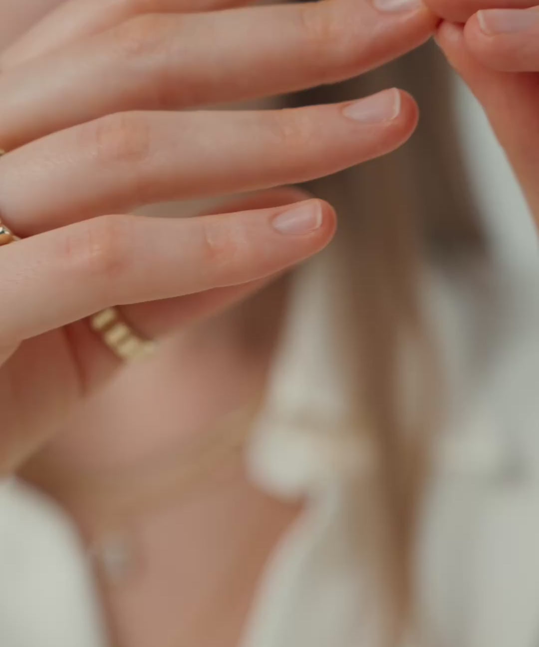 Bold Pillow Ring, 영상