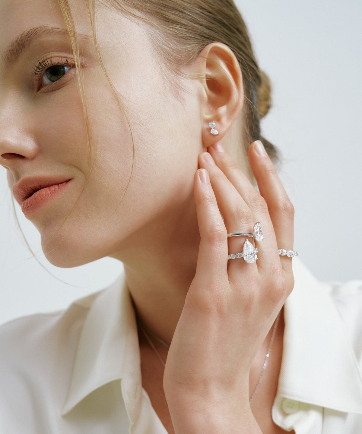 화이트 골드 | Tangent Stud Earrings, worn, hand at the ear