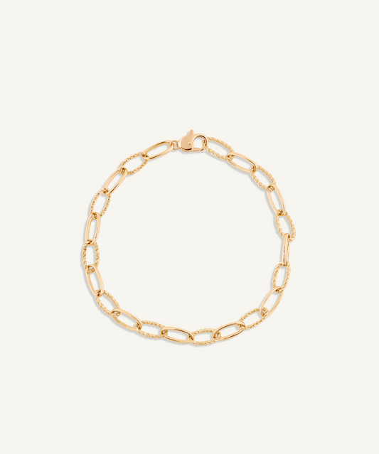 옐로우 골드 | shot 1 | Twist chain bracelet in yellow gold on a white background